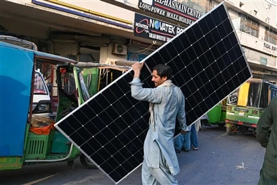 Pakistānas naudas sods čaulas firmas ₨ 111 miljardi par saules paneļa importa...